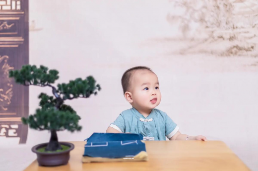 汕头八个月宝宝可以吃盐吗